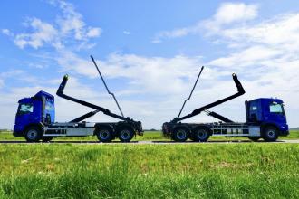 Rondaan builds two hook trucks for Renewi