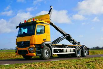 Rondaan levert 21 tons VDL haakarmsysteem op Mercedes-Benz Actros 
