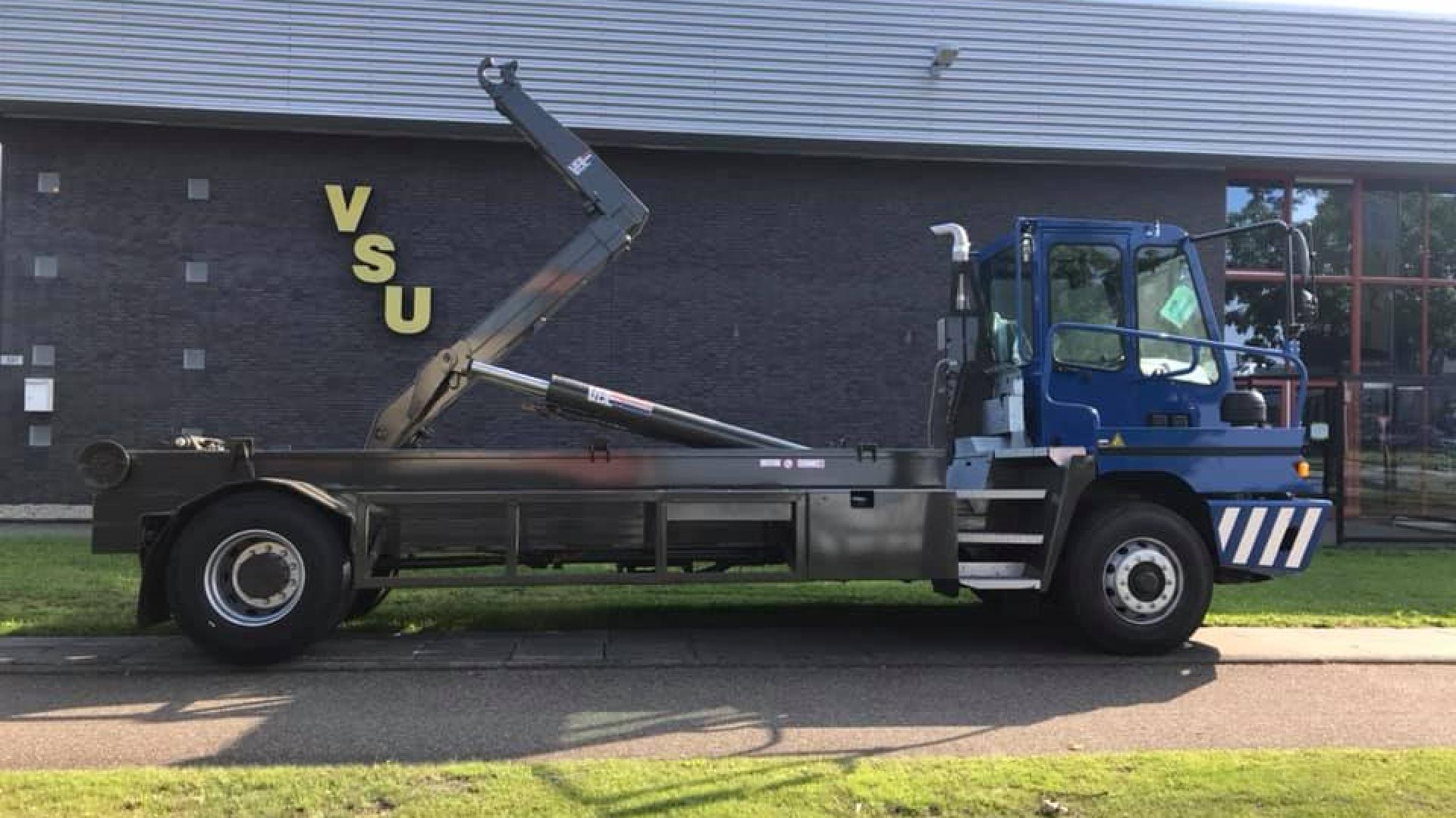 VSU baut VDL-Hakenliftanlage auf Geländewagen.